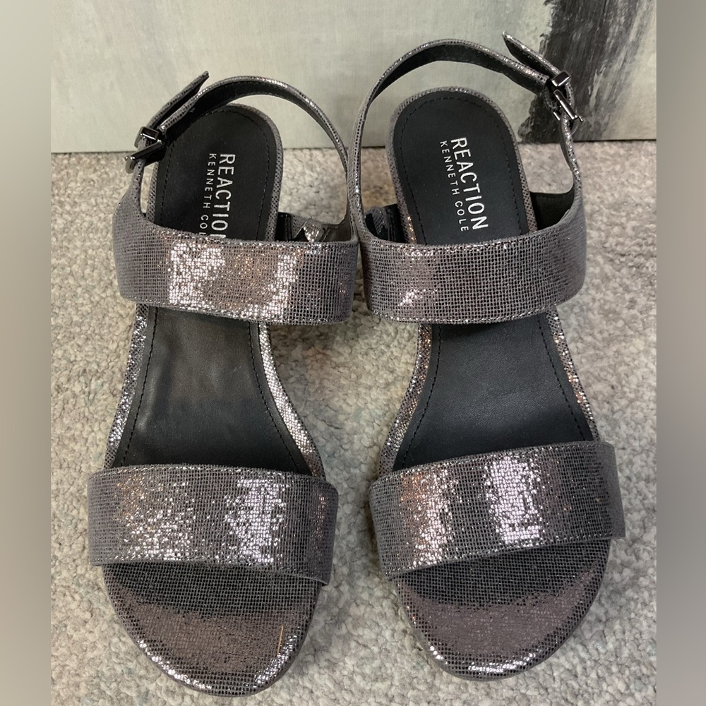 Kenneth Cole Reaction Dee Two Band Pewter Shimmery Slingback Sandals Size 7 NIB - Picture 2 of 15